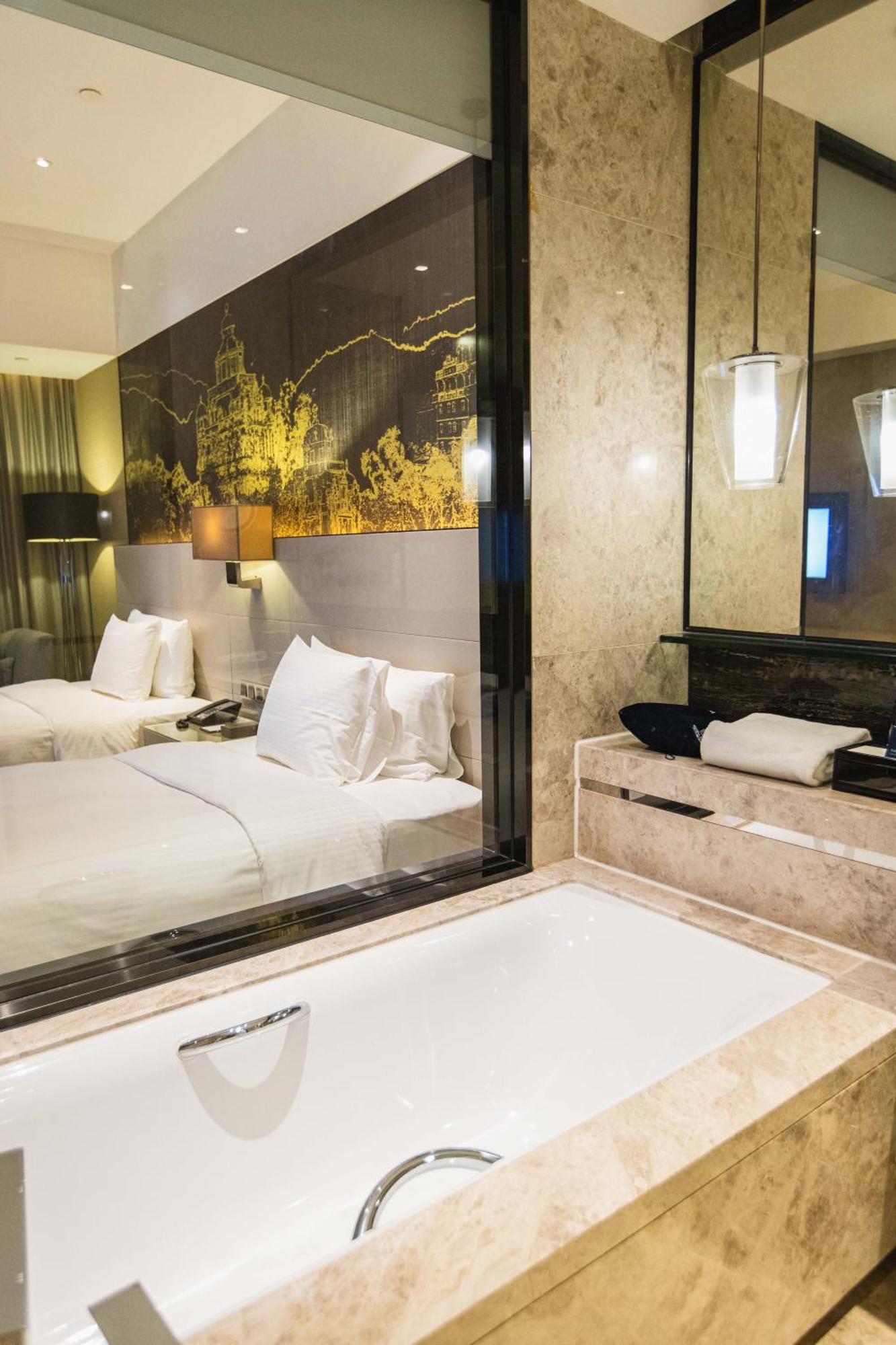 ว่านต้า เรล์ม เจียงเหมิน Hotel ภายนอก รูปภาพ