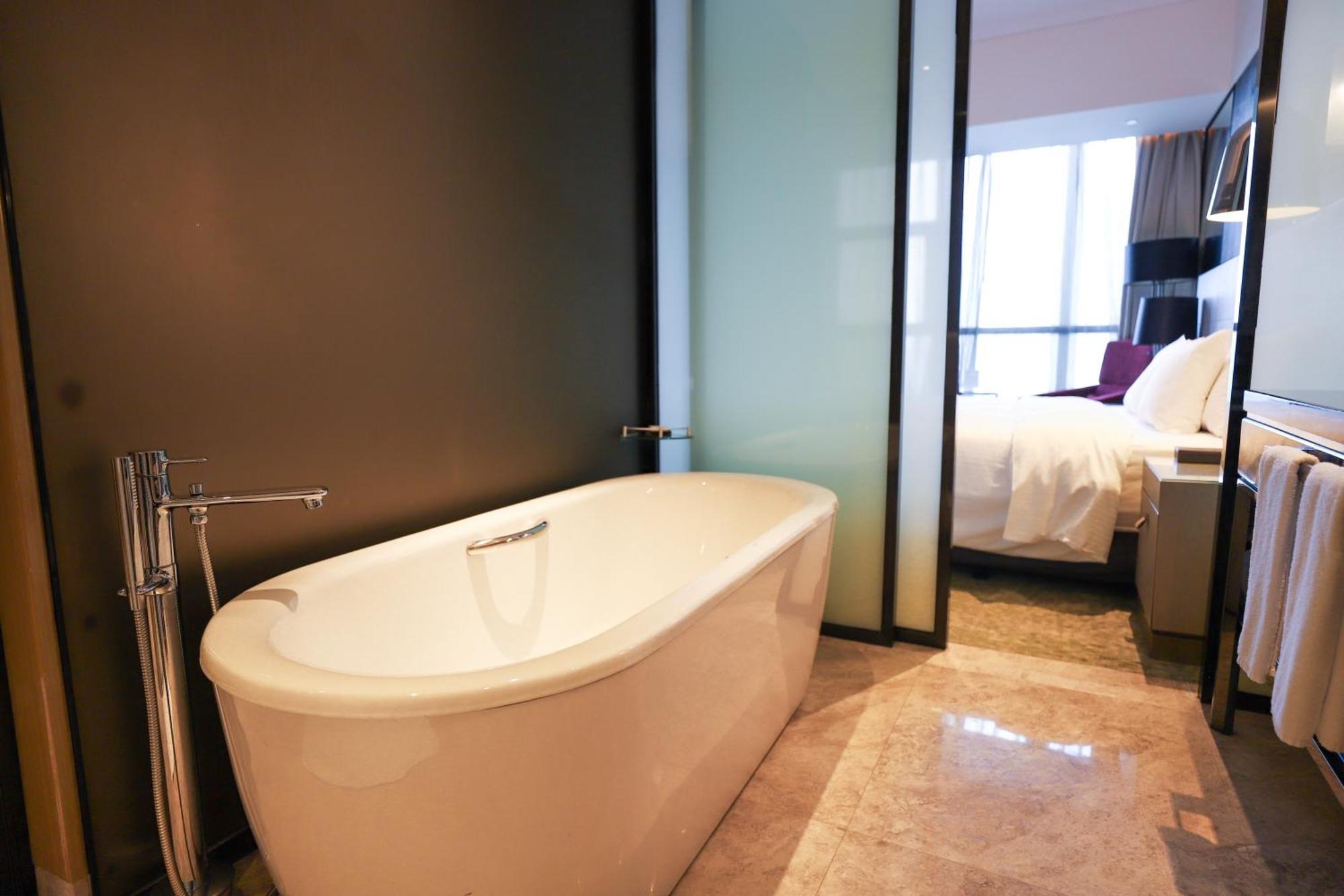 ว่านต้า เรล์ม เจียงเหมิน Hotel ภายนอก รูปภาพ