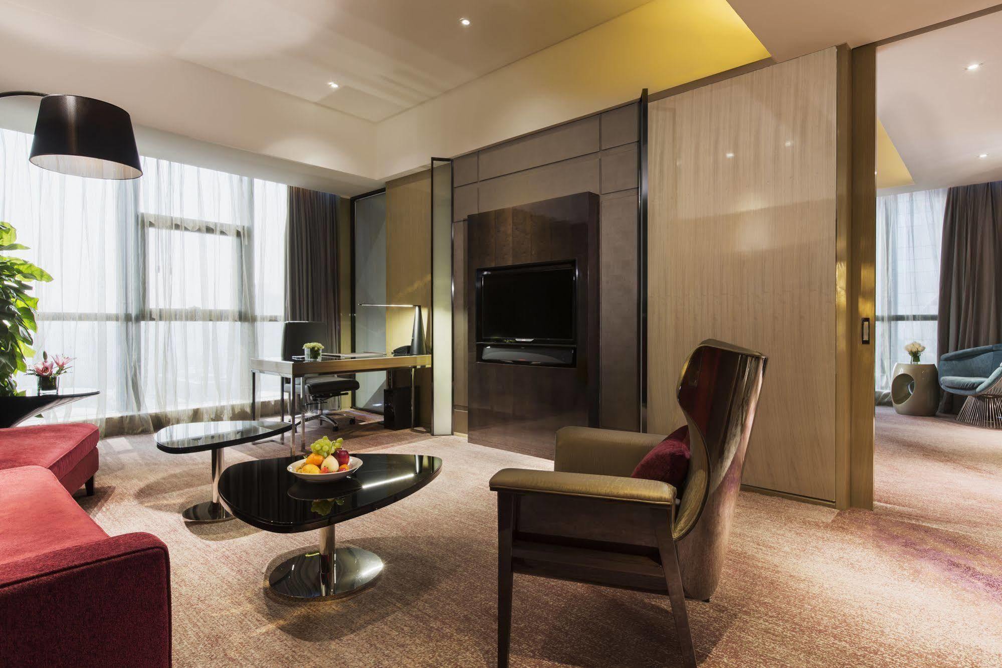 ว่านต้า เรล์ม เจียงเหมิน Hotel ภายนอก รูปภาพ